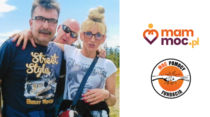 Rodzina pozuje do zdjęcia z słowami mam Macl.