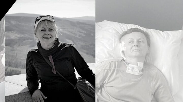 Czarno -białe zdjęcie kobiety w łóżku szpitalnym.