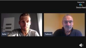 Zdjęcie dwóch mężczyzn na rozmowie wideo.