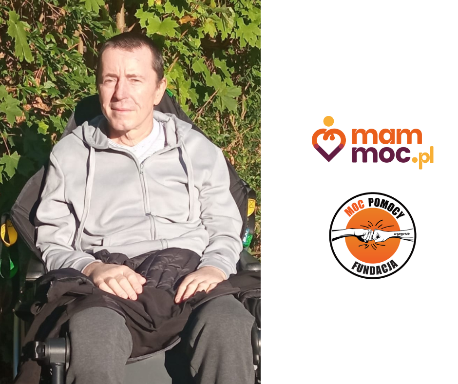 Mężczyzna siedzący na wózku inwalidzkim ze słowami mam Moc.