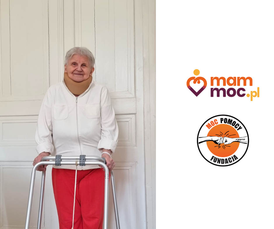 Starsza kobieta z piecherem przed znakiem z napisem Mom Macl.